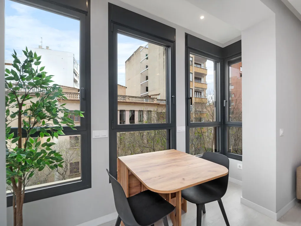 Moderno piso renovado con azotea privada en la calle Blanquerna-2