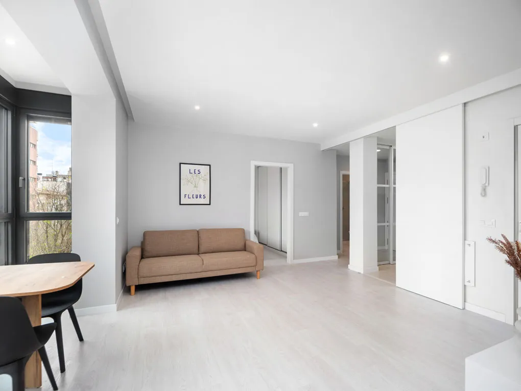 Moderno piso renovado con azotea privada en la calle Blanquerna-4