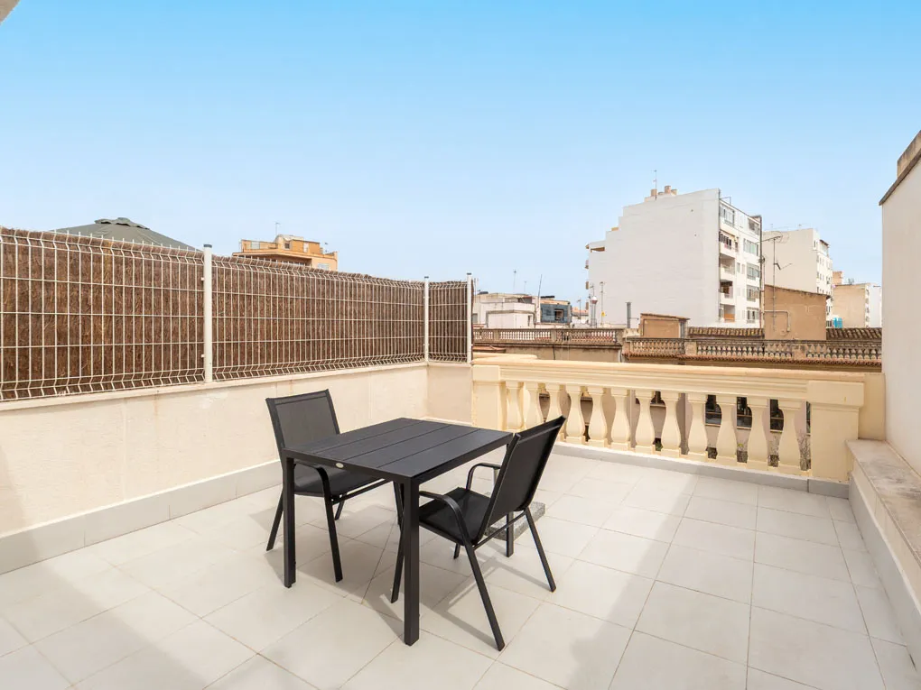 Moderno piso renovado con azotea privada en la calle Blanquerna-9