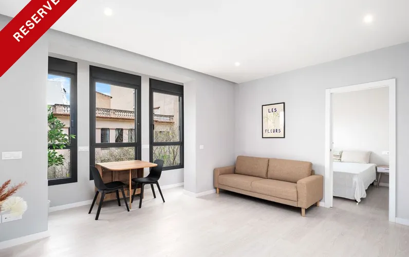 Modern renovierte Wohnung mit privater Dachterrasse an der Calle Blanquerna