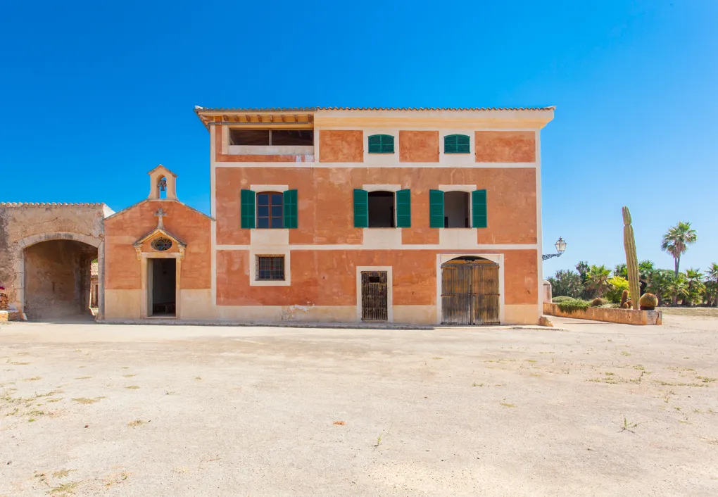 Stately residence with sea views-21