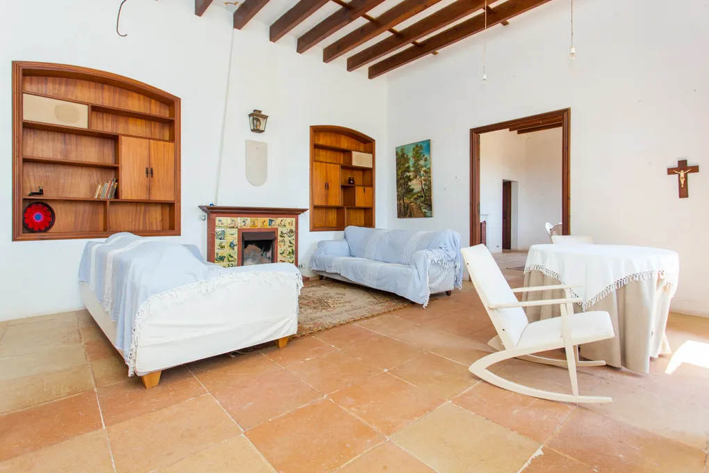 Stately residence with sea views-8