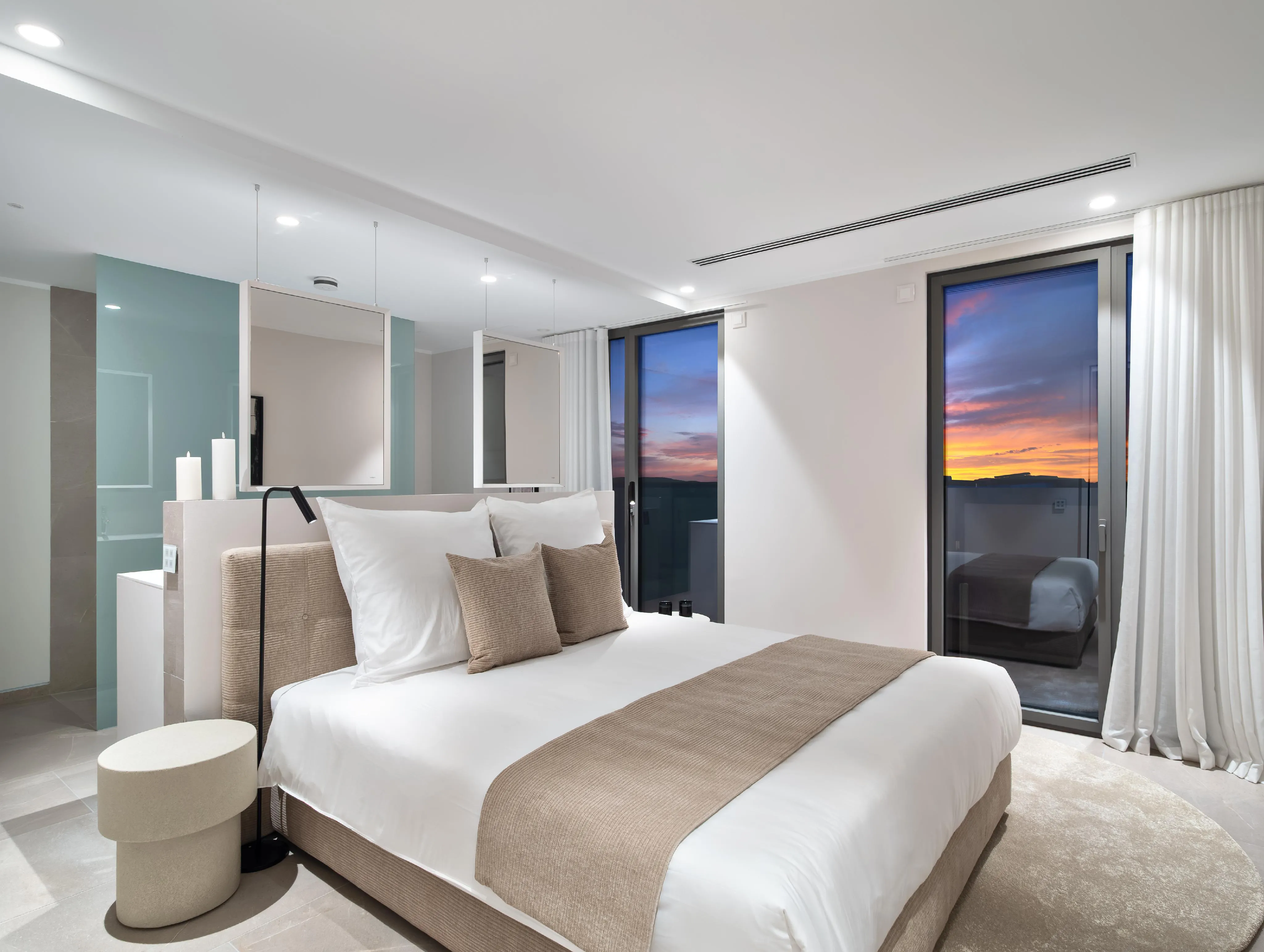 Attico unico di nuova costruzione con vista sul mare-13