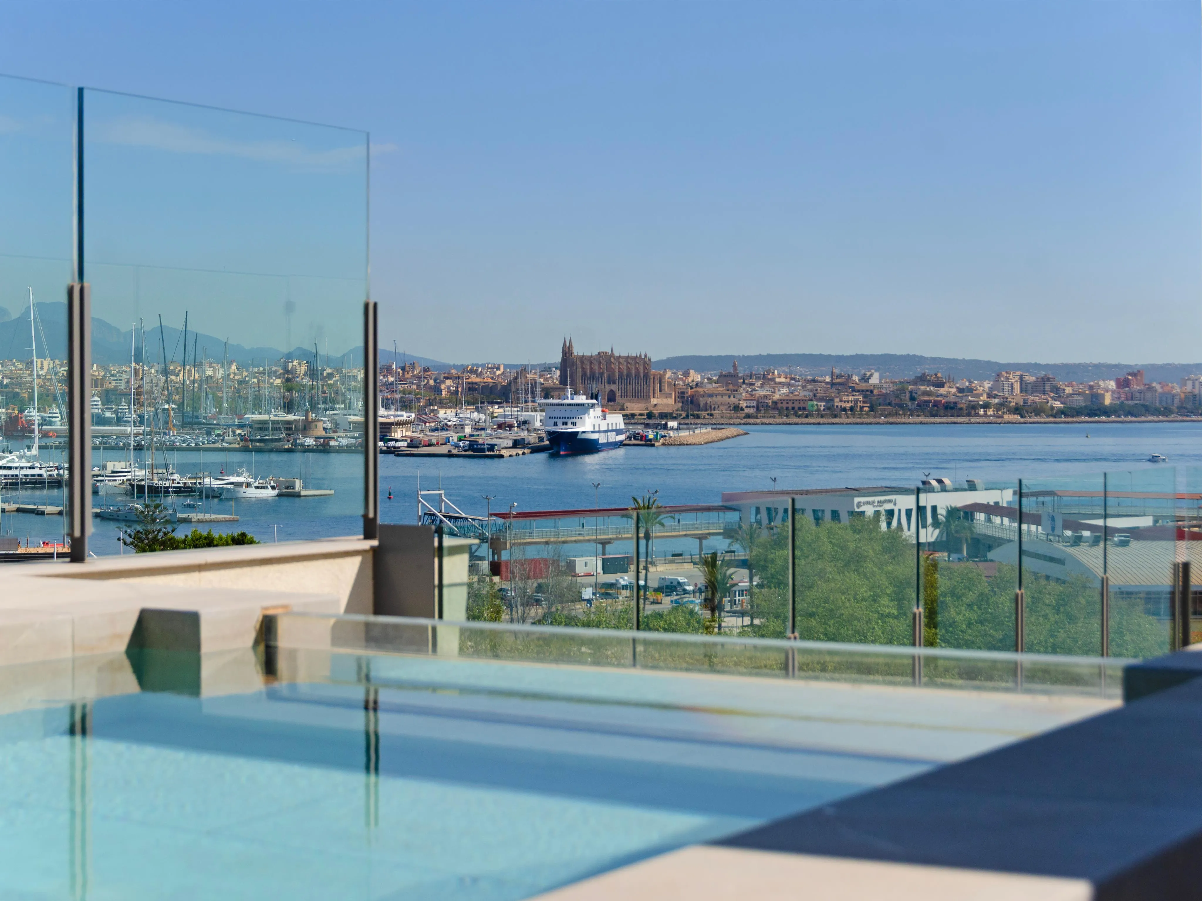 Uniek nieuwbouw penthouse met uitzicht op zee-4