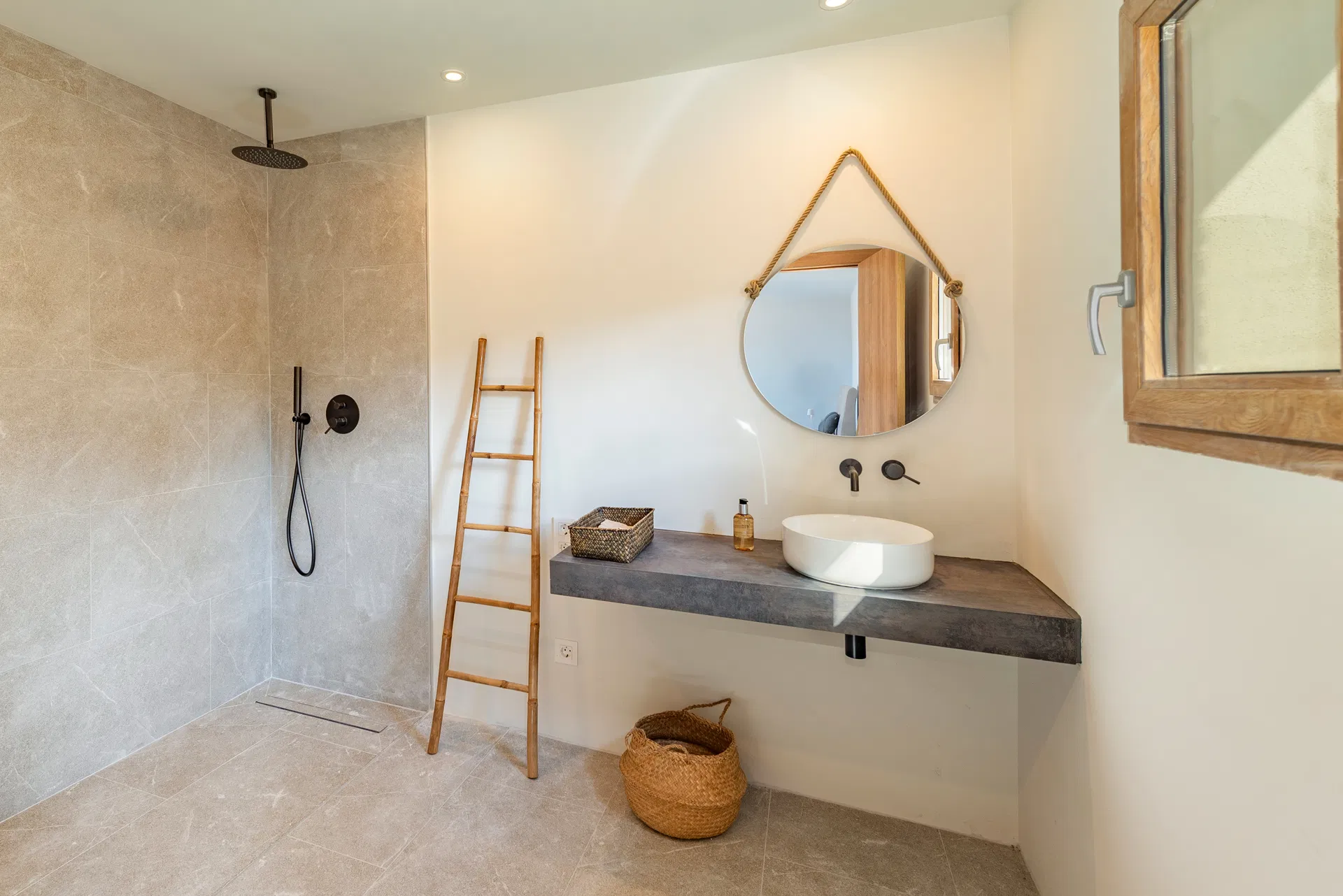 Exclusive temporary rental with sea views at Port des Canonge-16