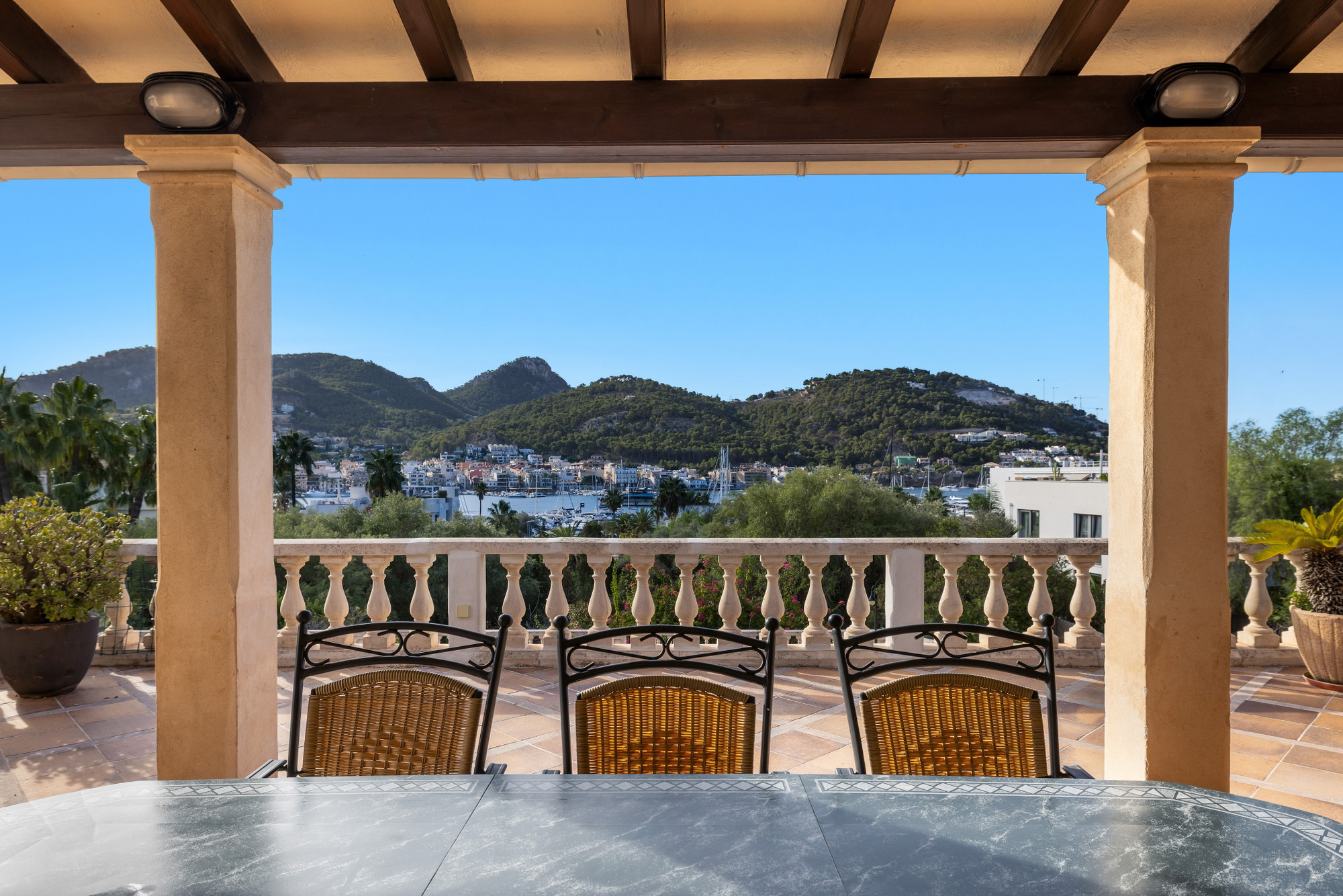 Villa with fantastic harbour and sea views and holiday rental licence in Port Andratx
