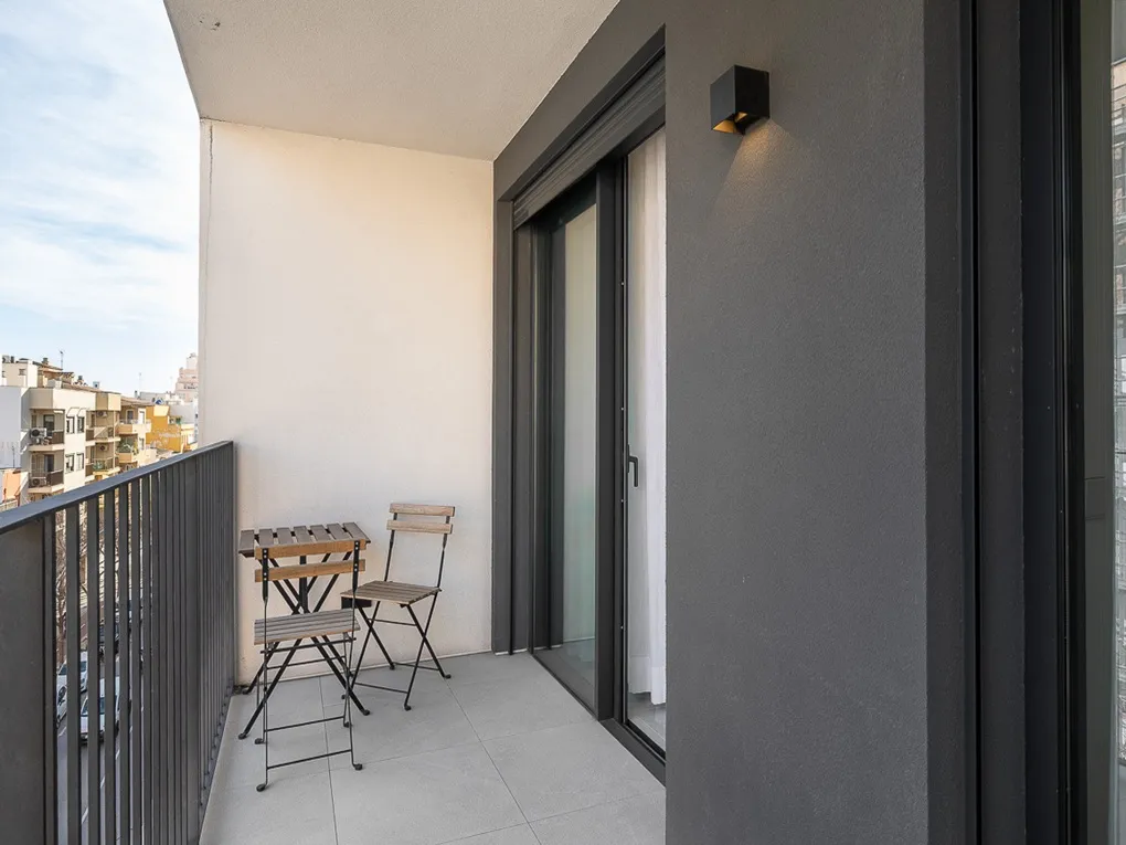 Àtic modern: terrassa en el terrat amb piscina comunitària-8