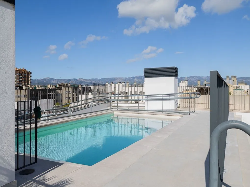 Àtic modern: terrassa en el terrat amb piscina comunitària-16
