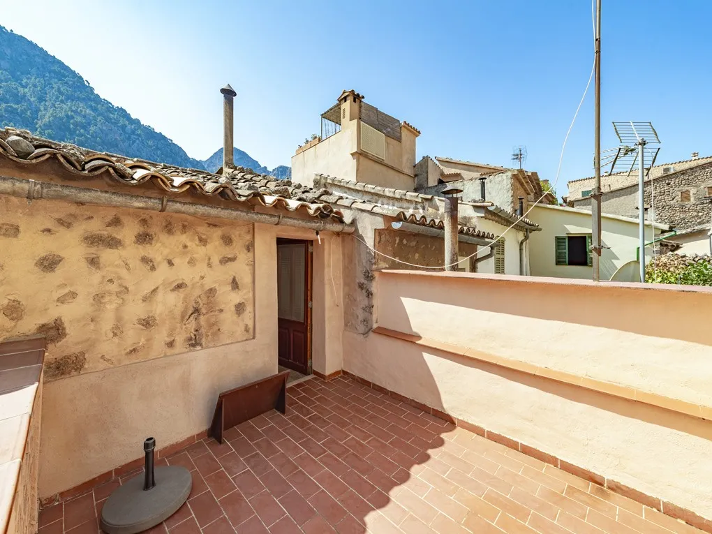 Townhouse in the center of Fornalutx-15