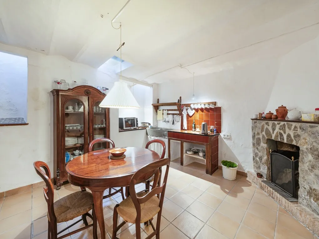 Townhouse in the center of Fornalutx-5