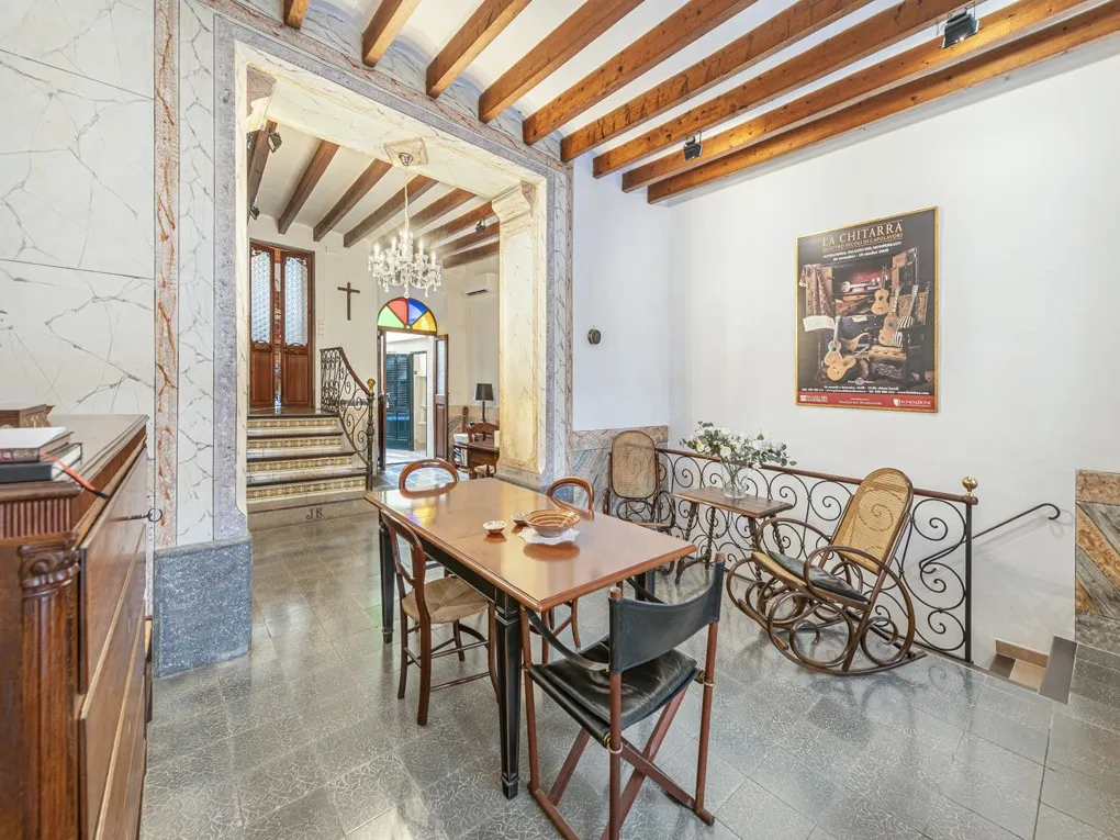 Townhouse in the center of Fornalutx-2