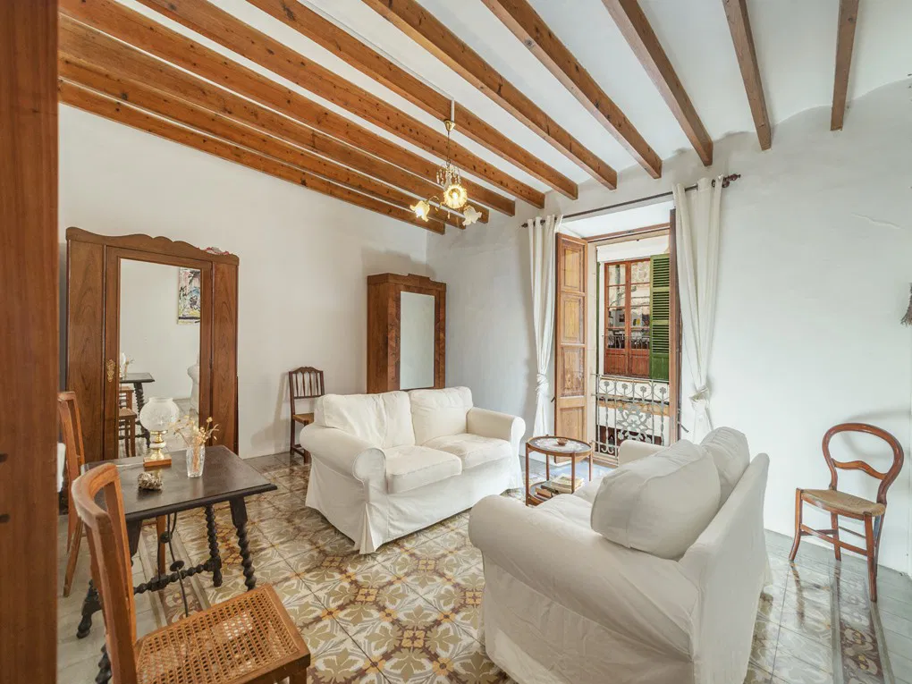 Townhouse in central Fornalutx-9