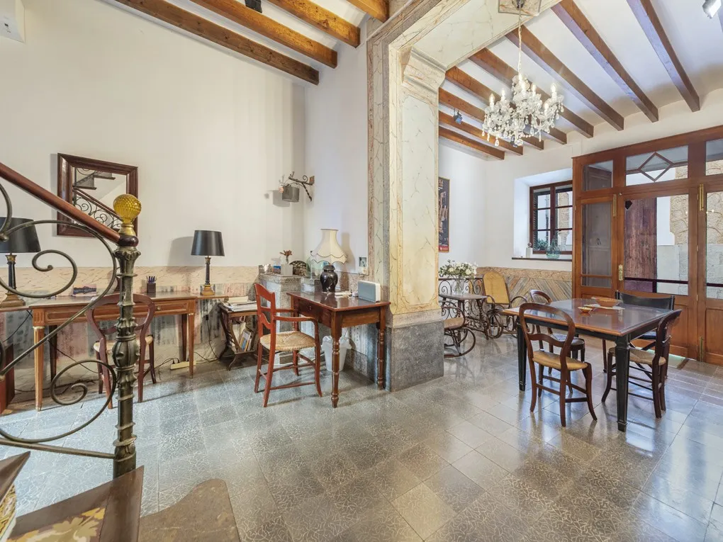 Townhouse in the center of Fornalutx-4