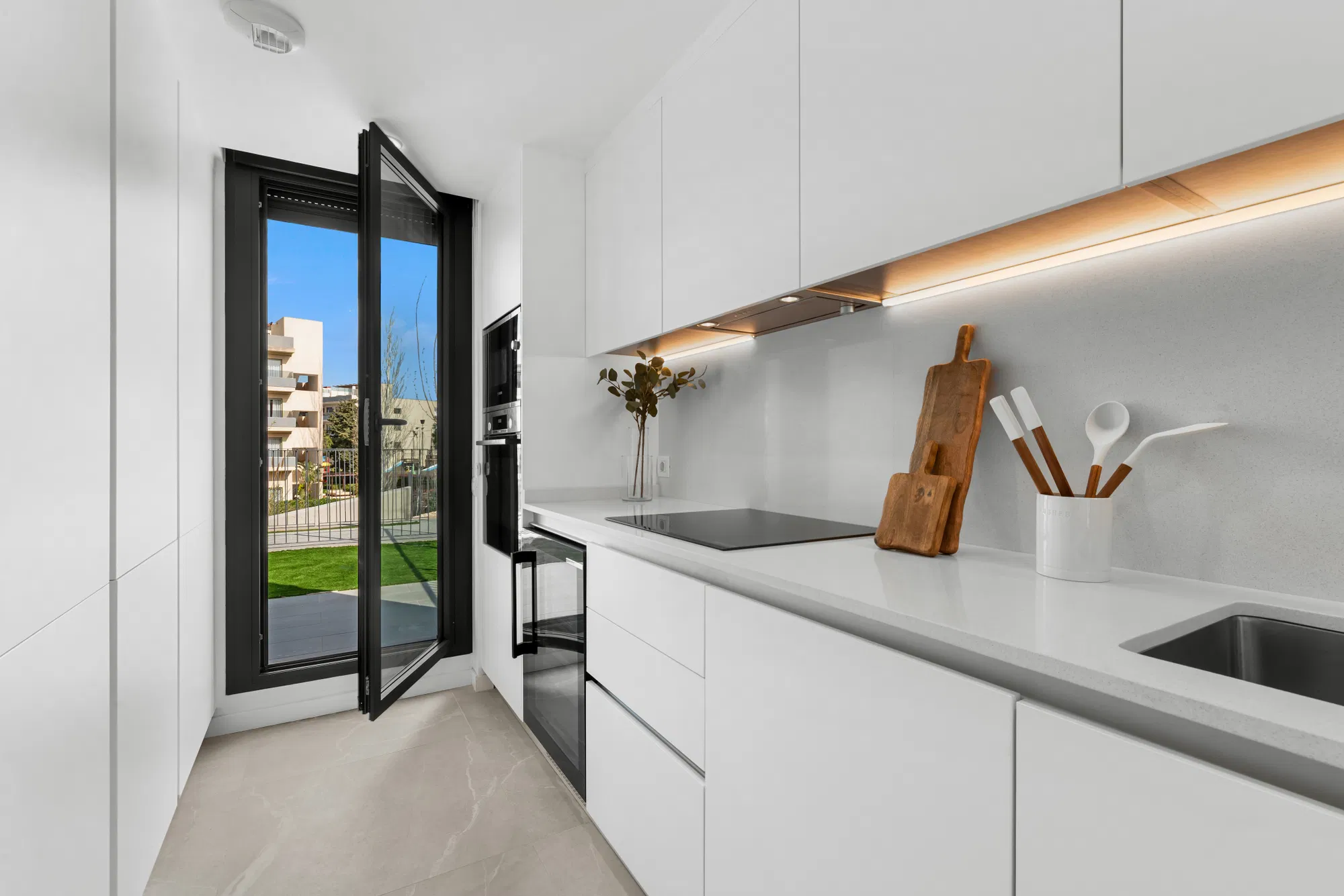 Appartement avec jardin dans un nouveau complexe moderne avec une grande piscine commune-7