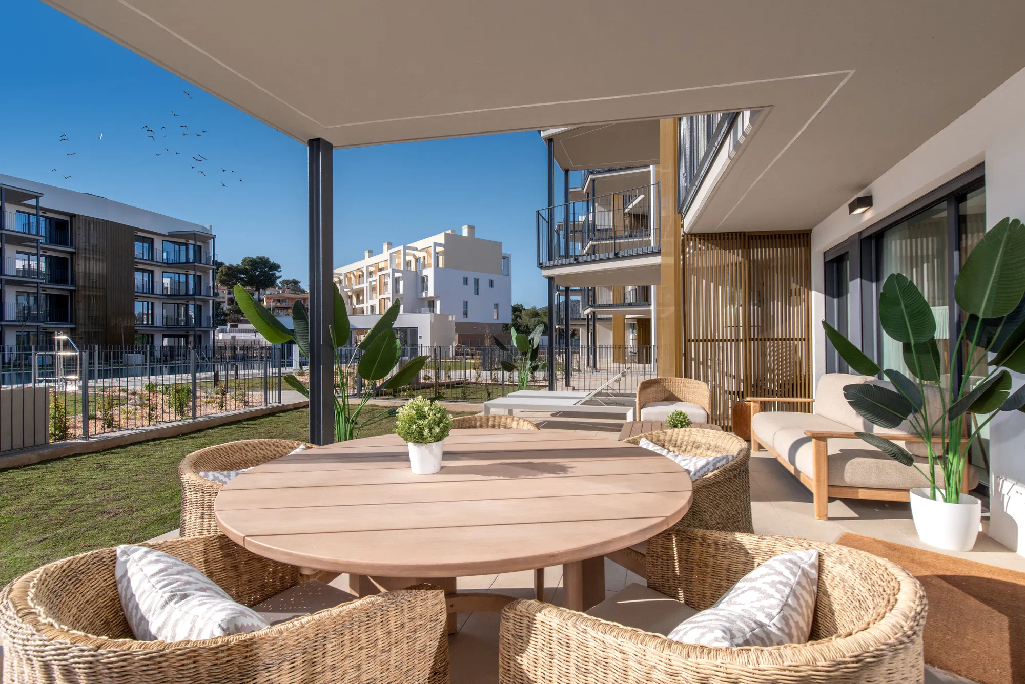 Appartement avec jardin dans un nouveau complexe moderne avec une grande piscine commune-1