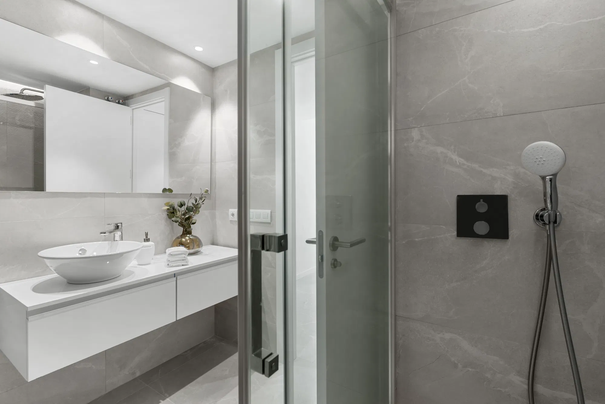 Appartement avec jardin dans un nouveau complexe moderne avec une grande piscine commune-16