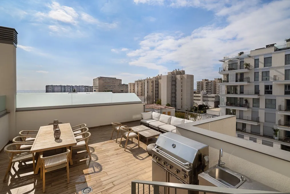 Newly built apartment with terrace, sea view, parking, communal pool-2