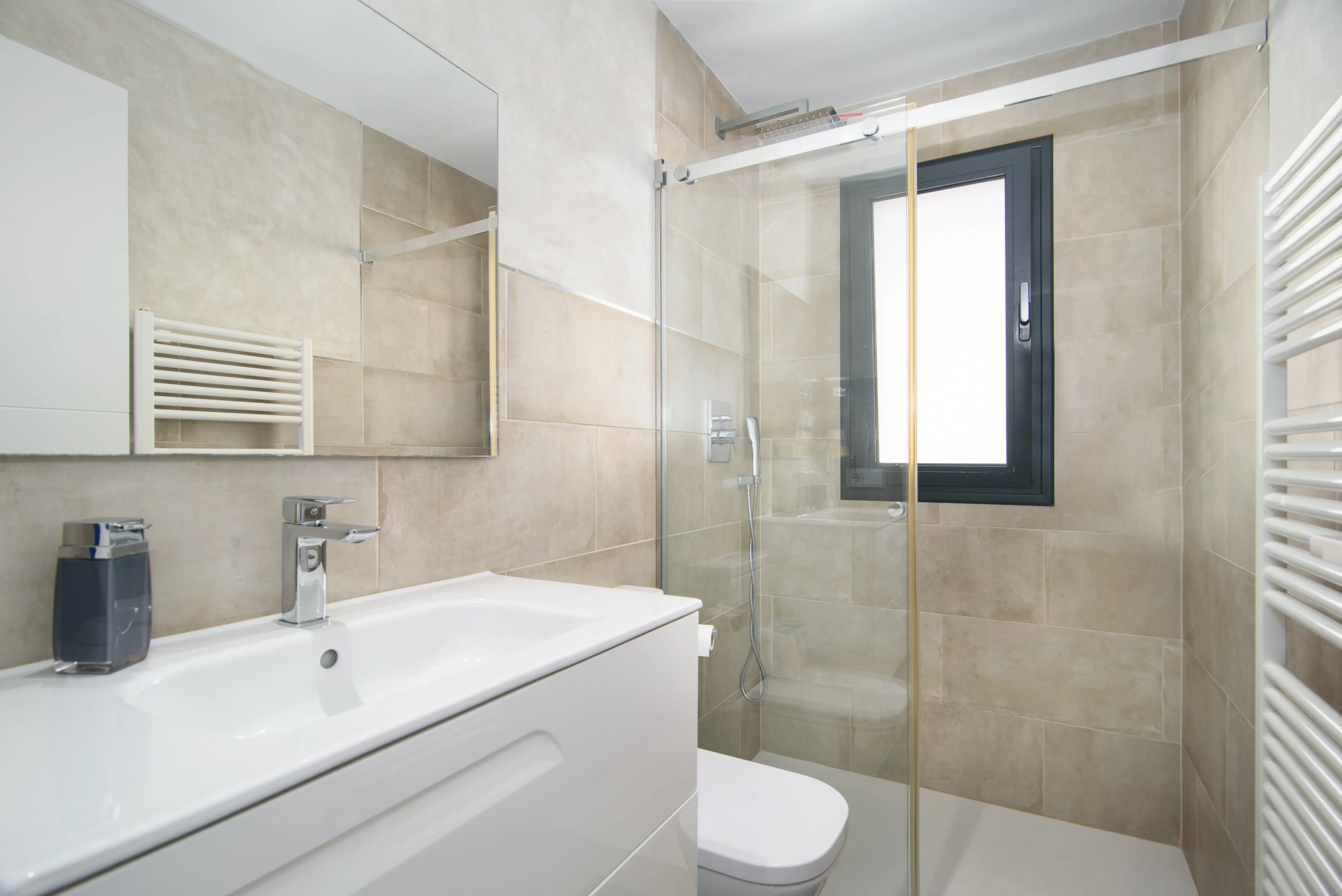 Moderno chalet pareado con vistas al mar-10