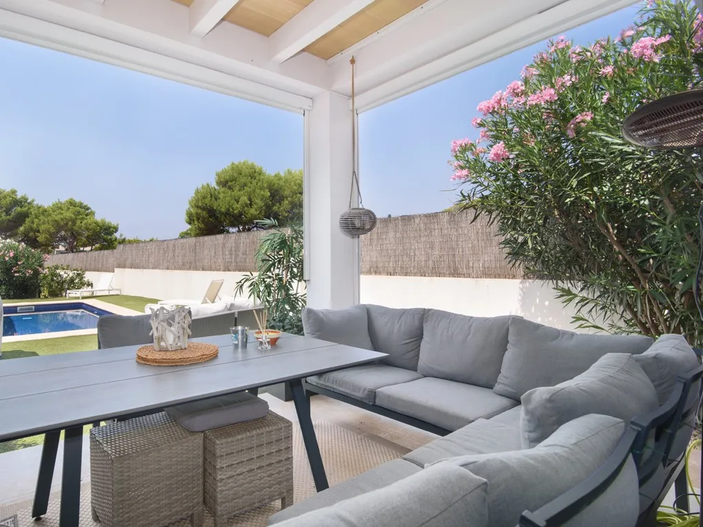 Moderno chalet pareado con vistas al mar-3