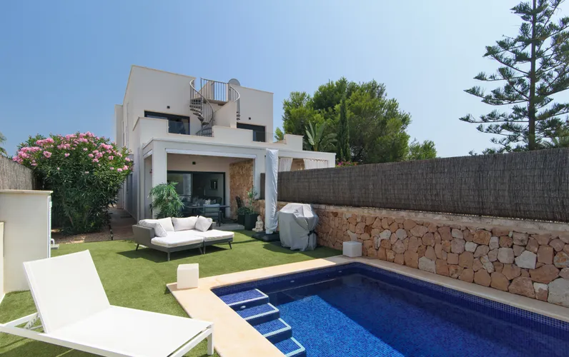 Moderne dobbelthus med havudsigt