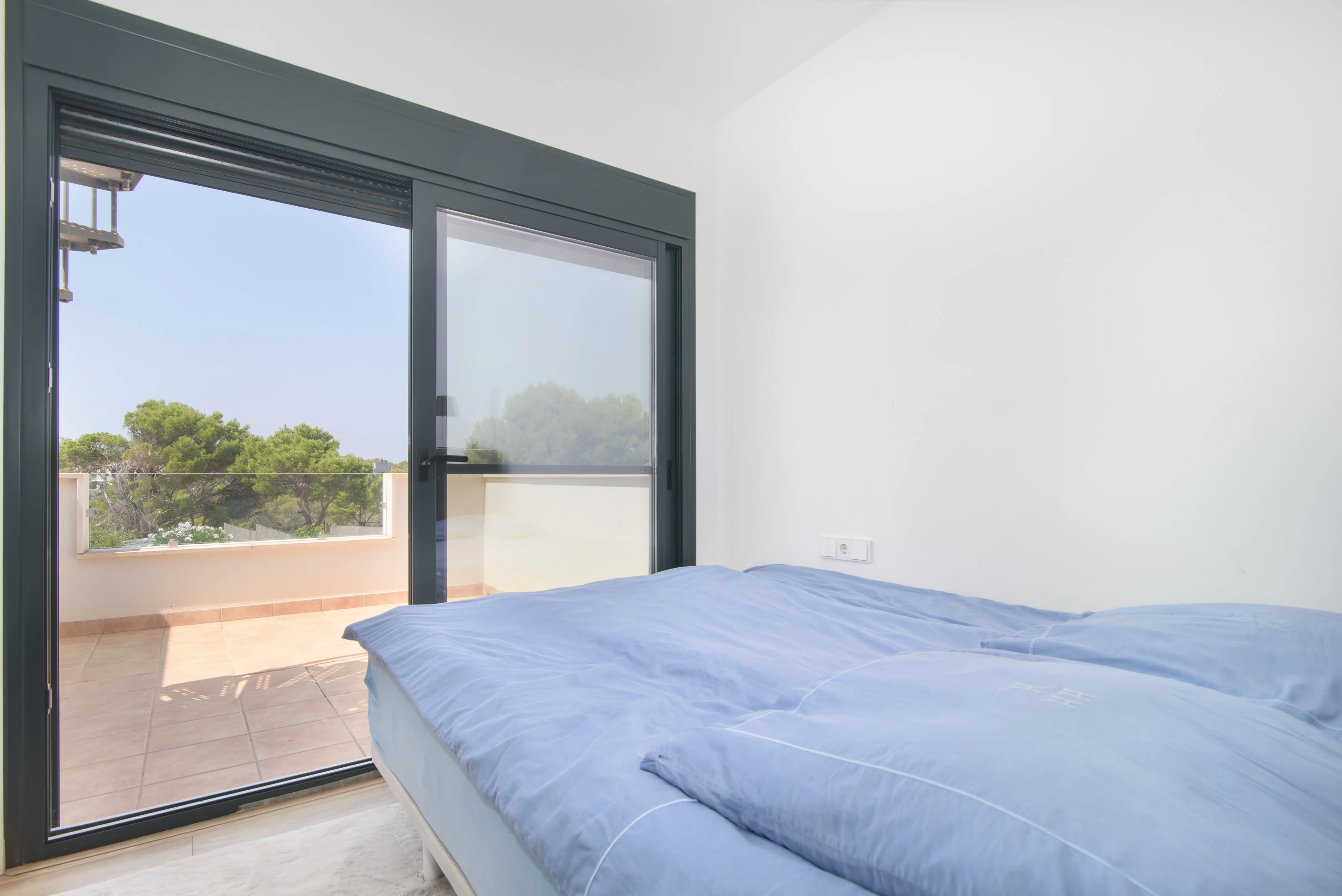 Moderno chalet pareado con vistas al mar-13