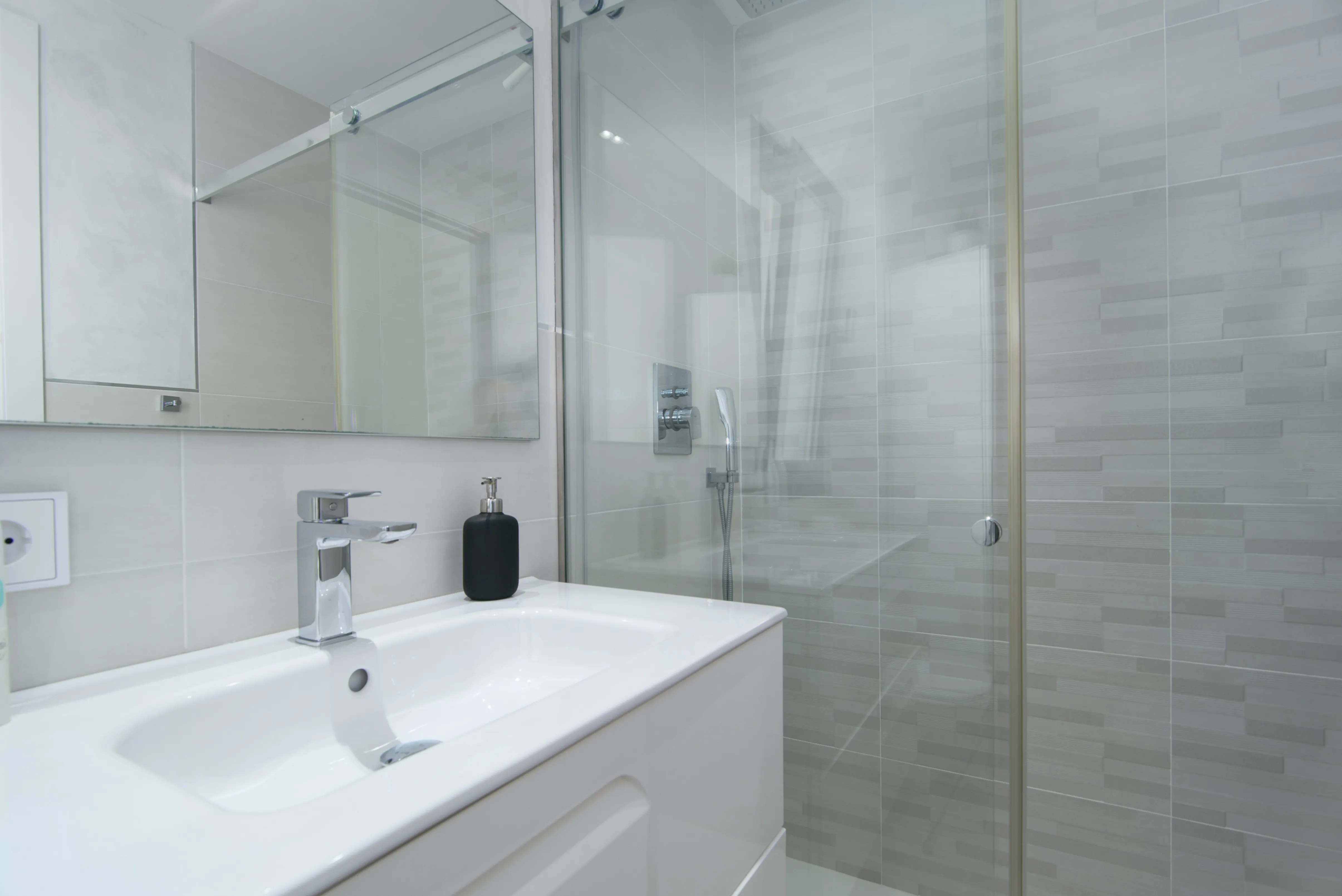 Moderno chalet pareado con vistas al mar-14