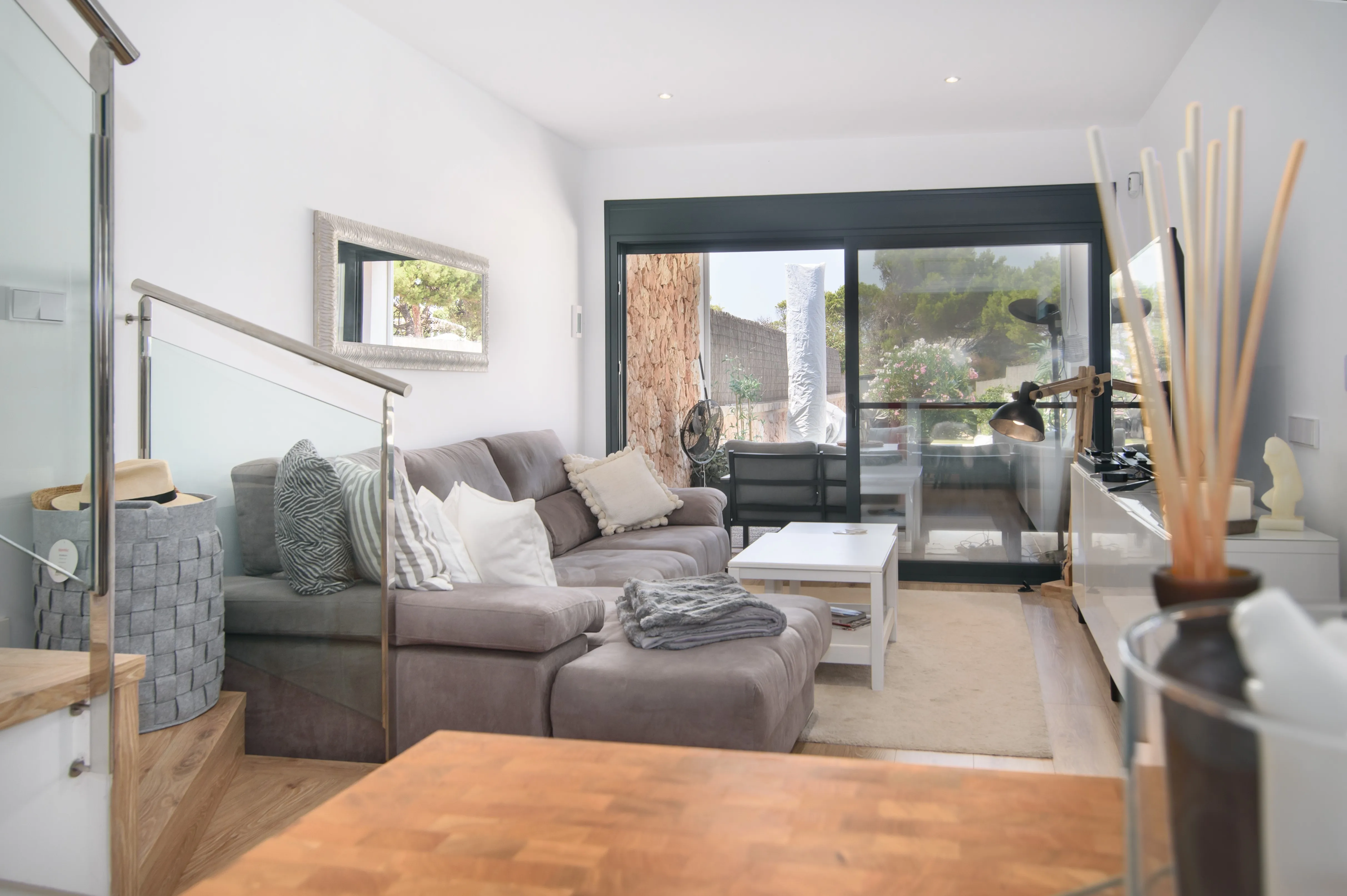 Moderno chalet pareado con vistas al mar-7