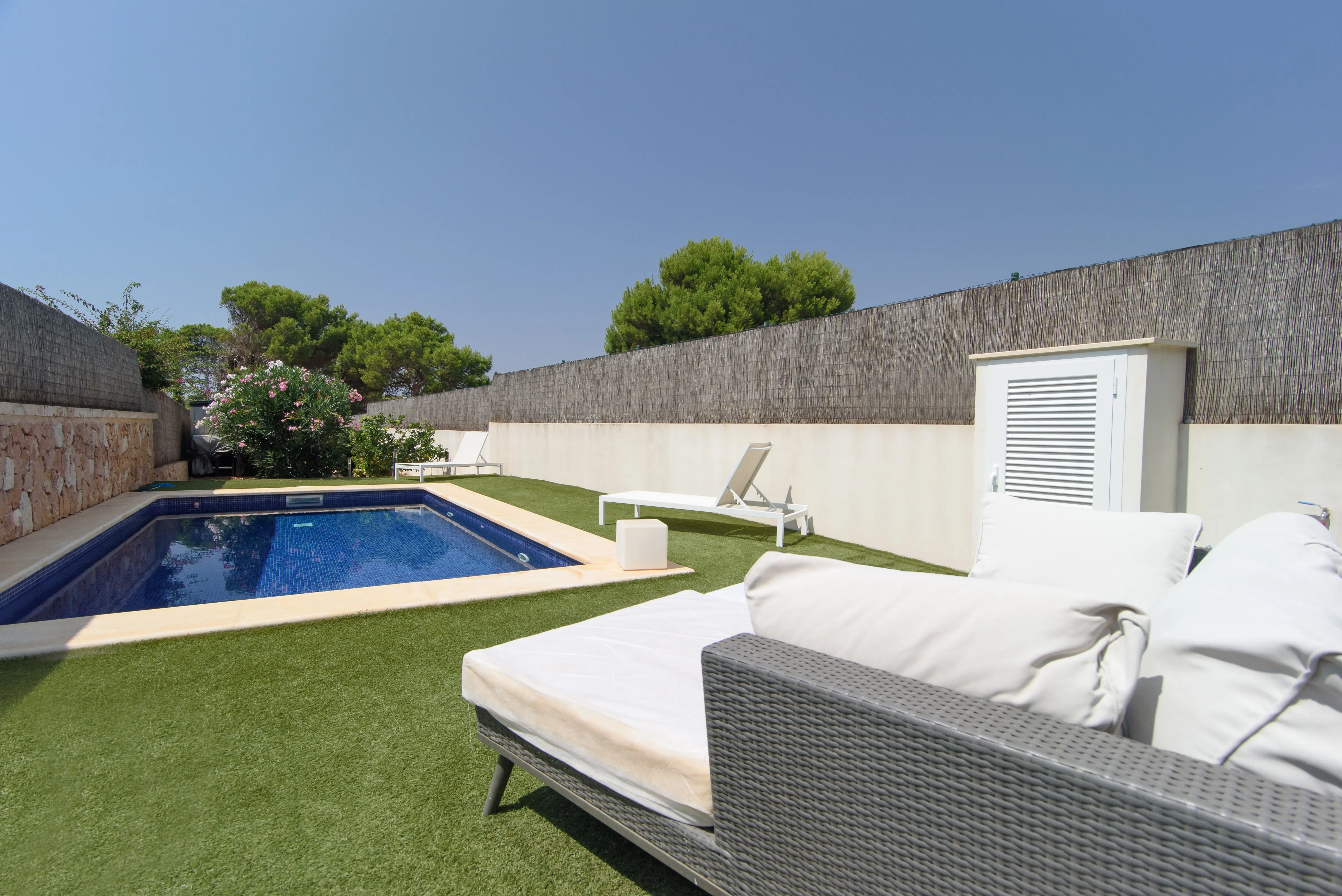 Moderno chalet pareado con vistas al mar-2