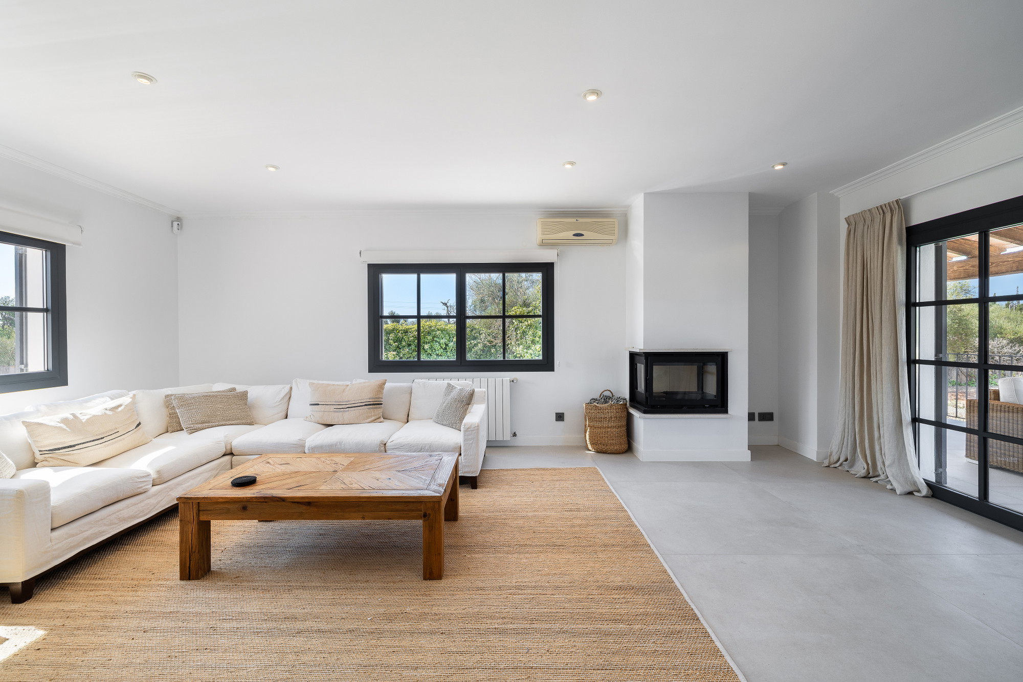 Beautifully renovated country house with pool and mountain views near Llucmajor-7