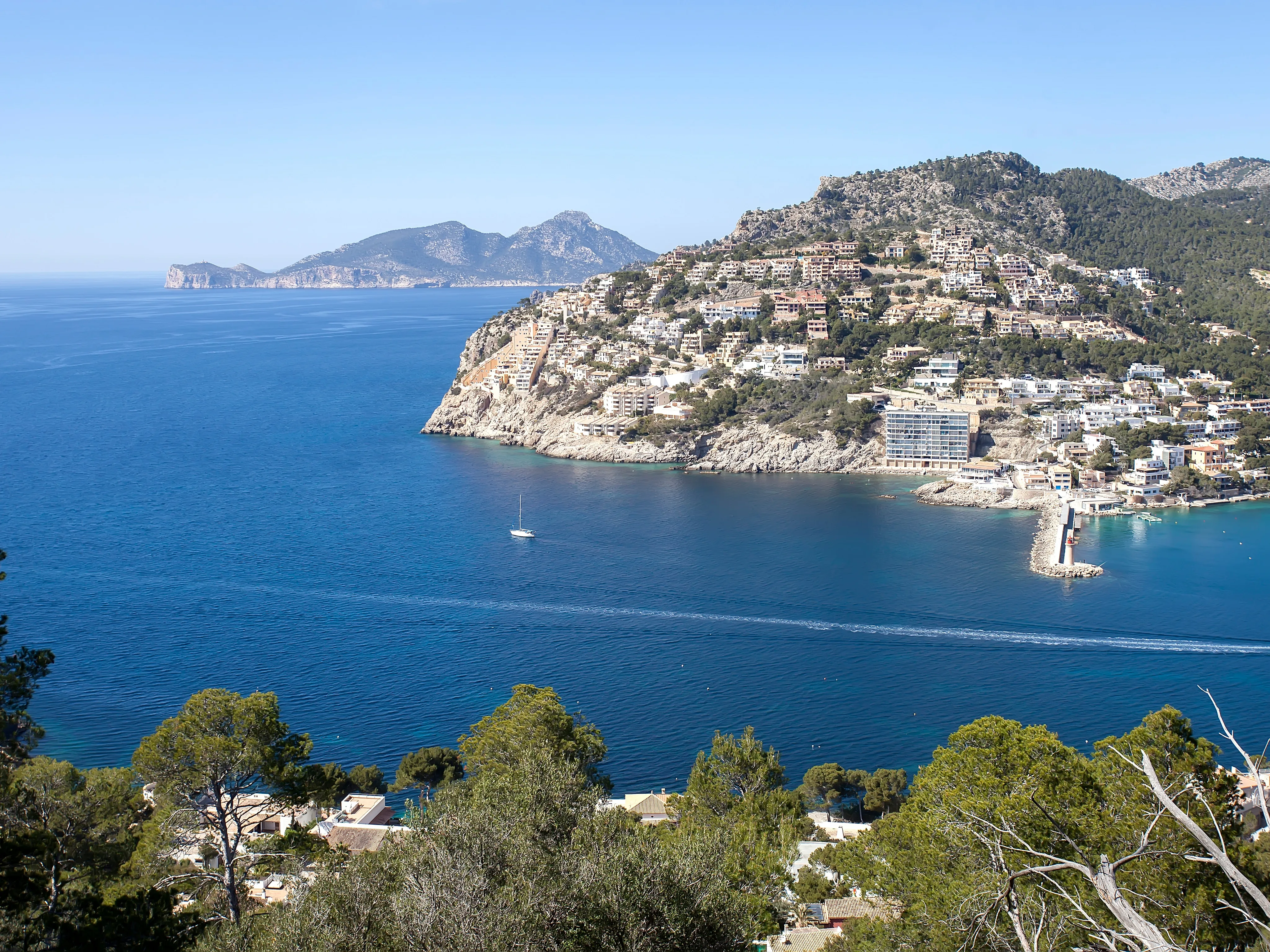 Terreno edificabile con progetto e scavo in posizione privilegiata con vista sul porto e sul mare-1