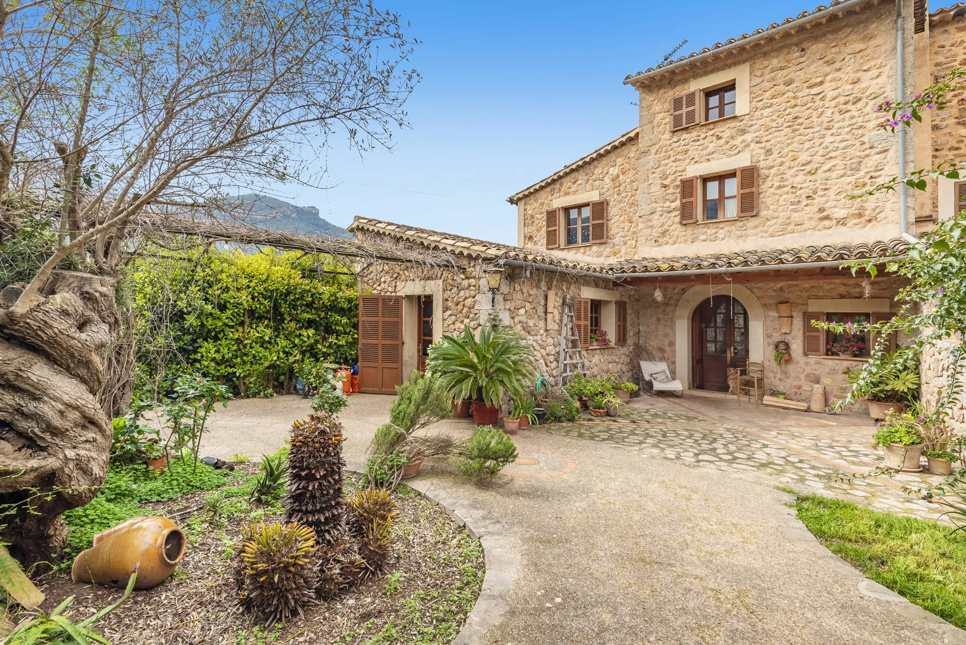 Betoverend huis aan de rand van Sóller met een prachtige tuin.-1