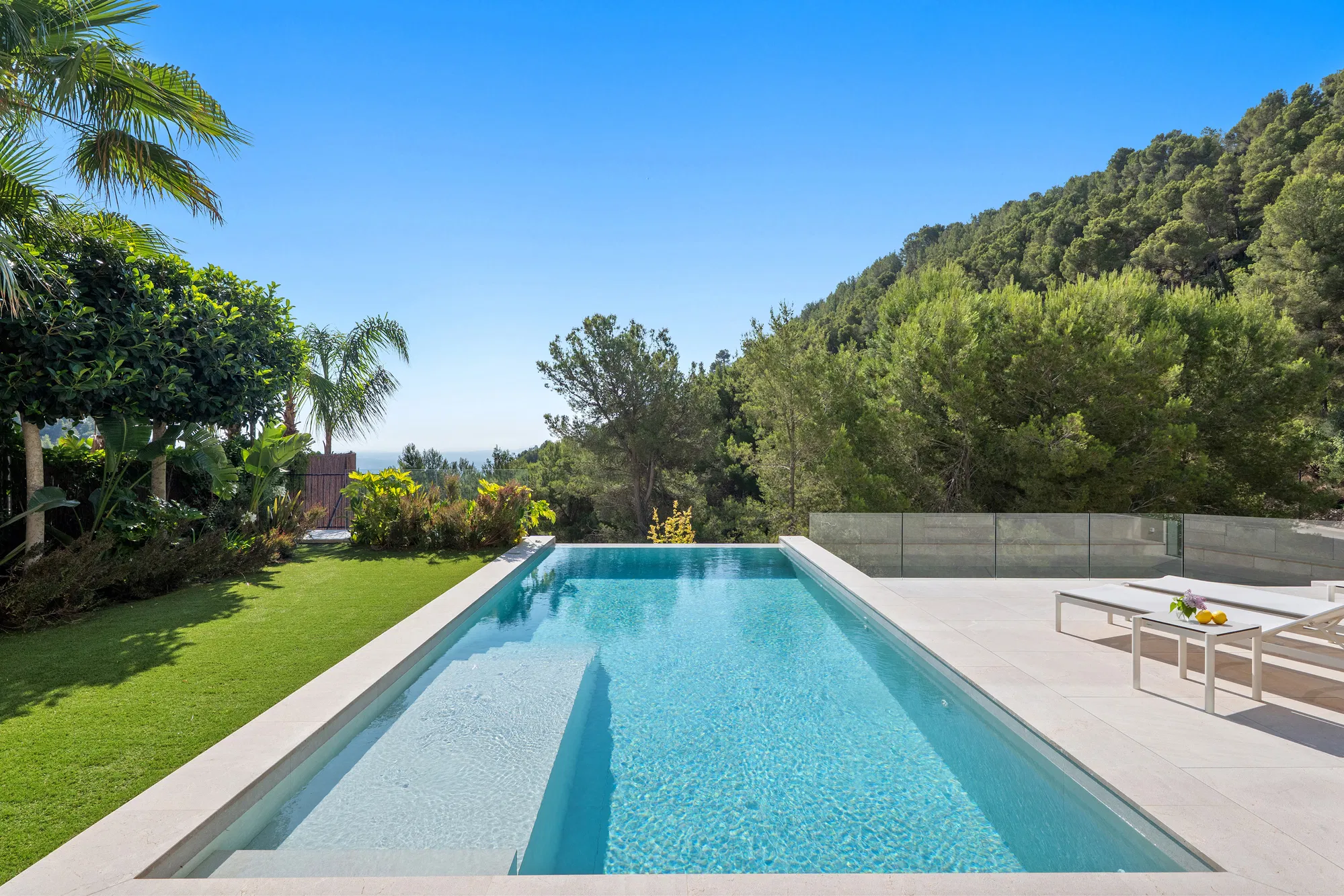 Moderne Neubauvilla mit Blick über die Landschaft bis nach Palma-2