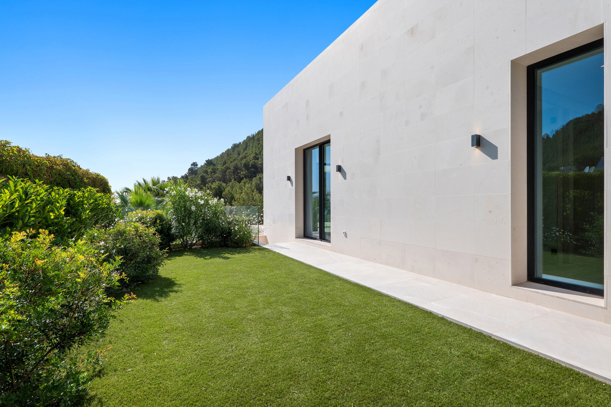 Moderne Neubauvilla mit Blick über die Landschaft bis nach Palma-28