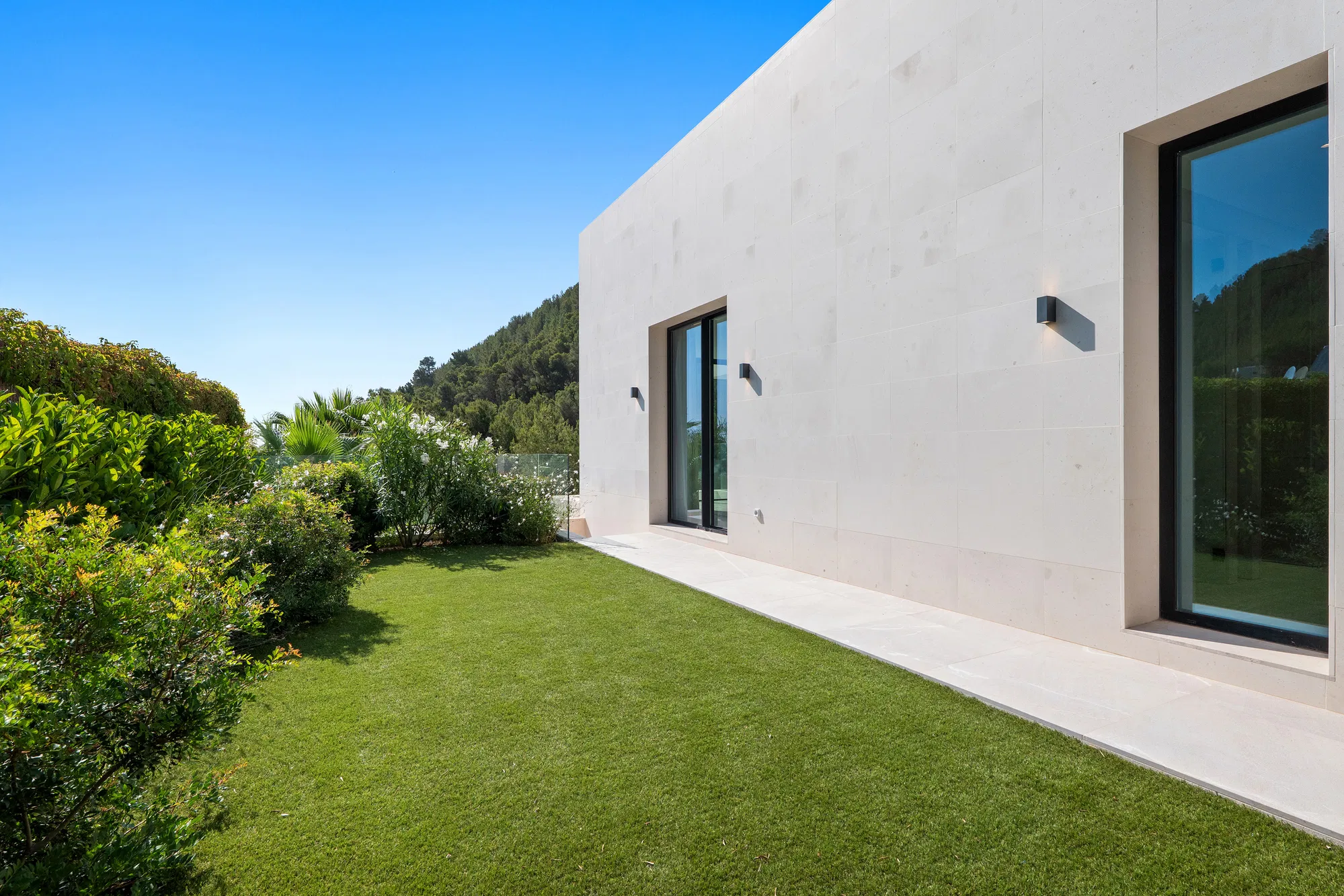 Moderne Neubauvilla mit Blick über die Landschaft bis nach Palma-28