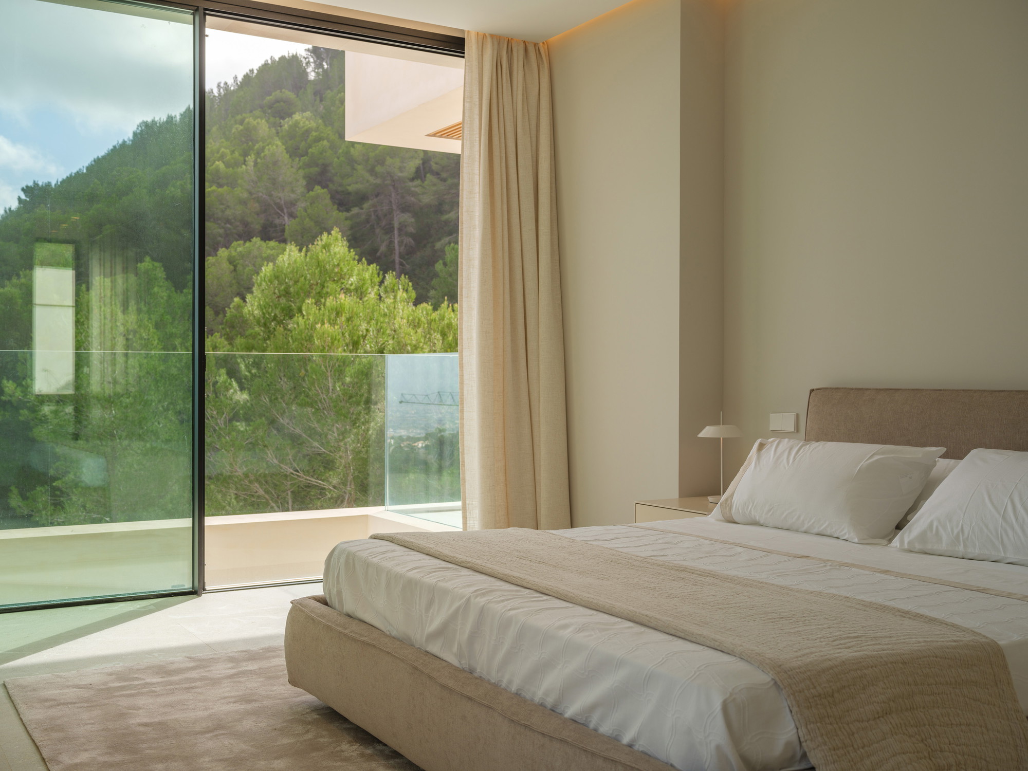 Moderne Neubauvilla mit Blick über die Landschaft bis nach Palma-12