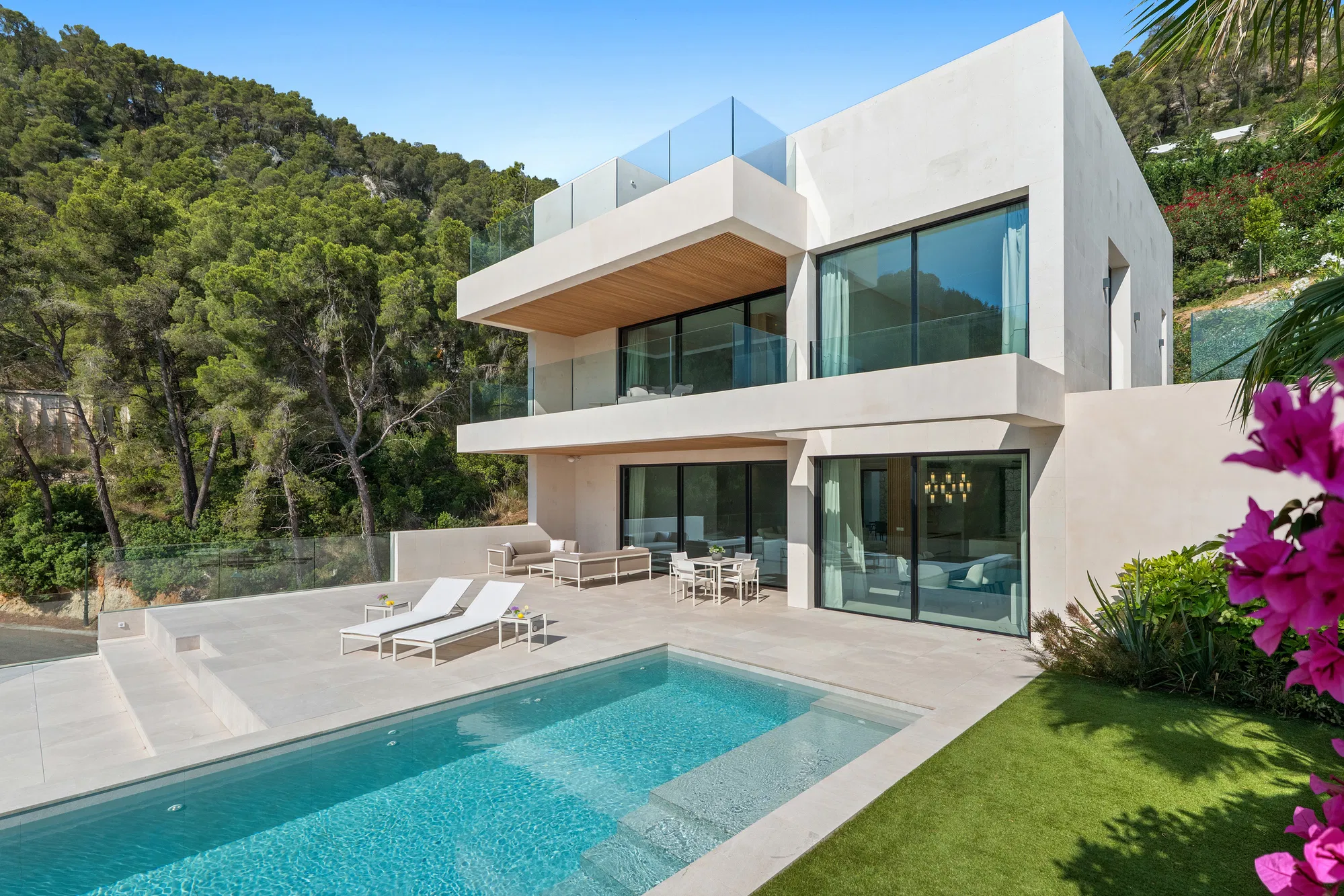 Moderne Neubauvilla mit Blick über die Landschaft bis nach Palma-1