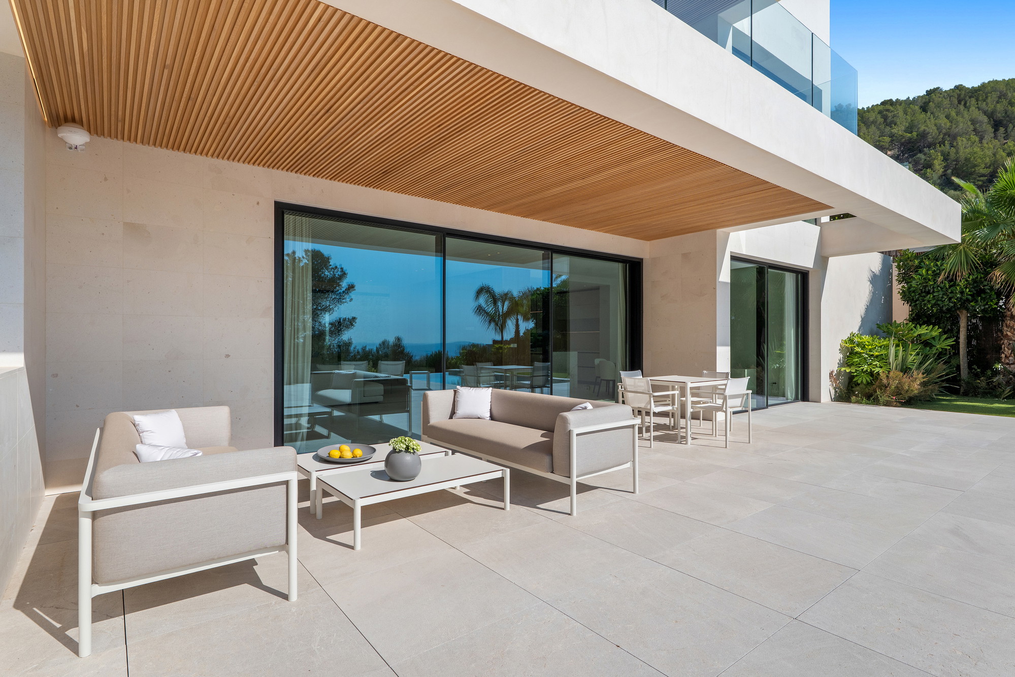 Moderne Neubauvilla mit Blick über die Landschaft bis nach Palma-23