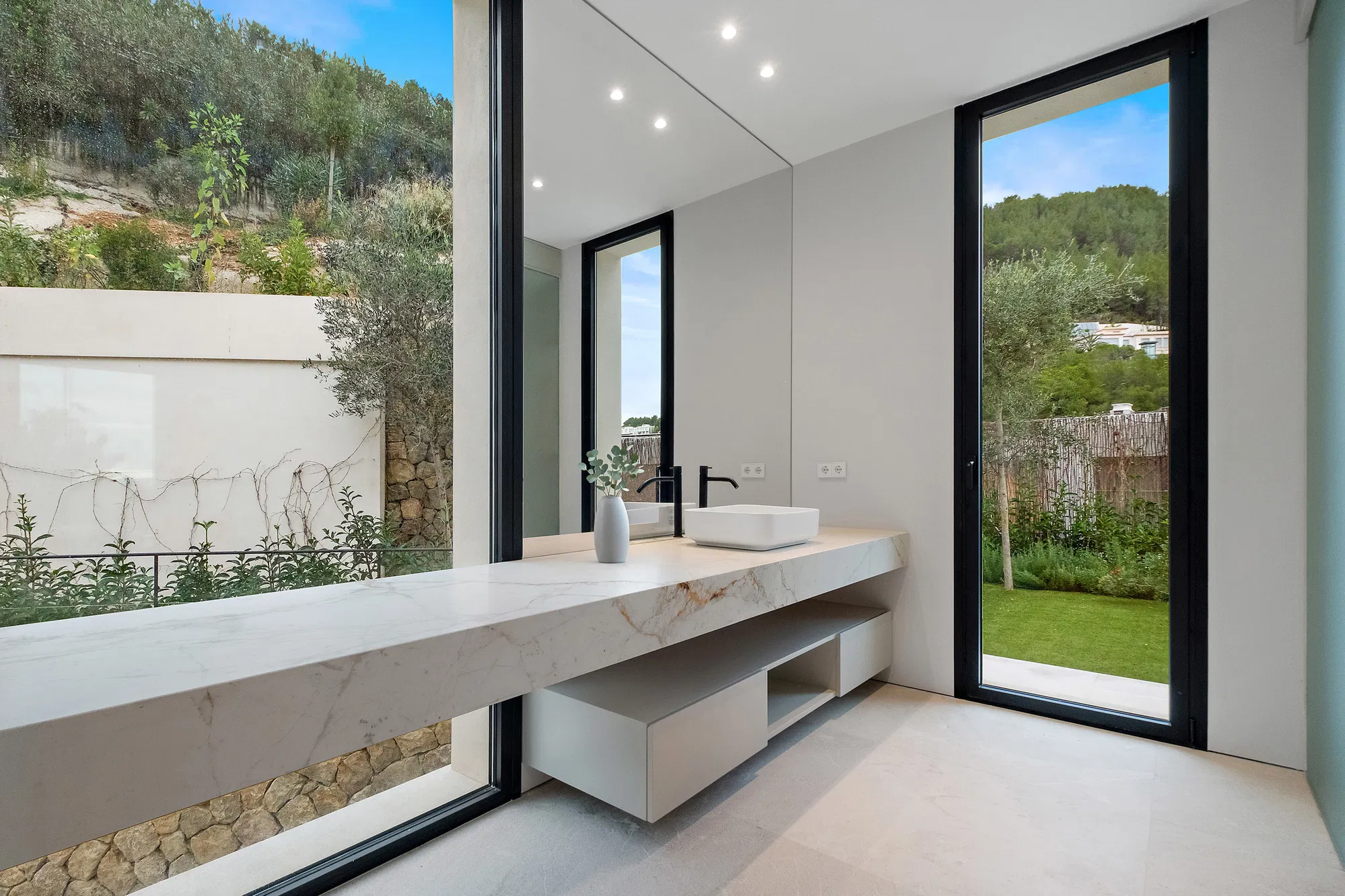 Moderne Neubauvilla mit Blick über die Landschaft bis nach Palma-19