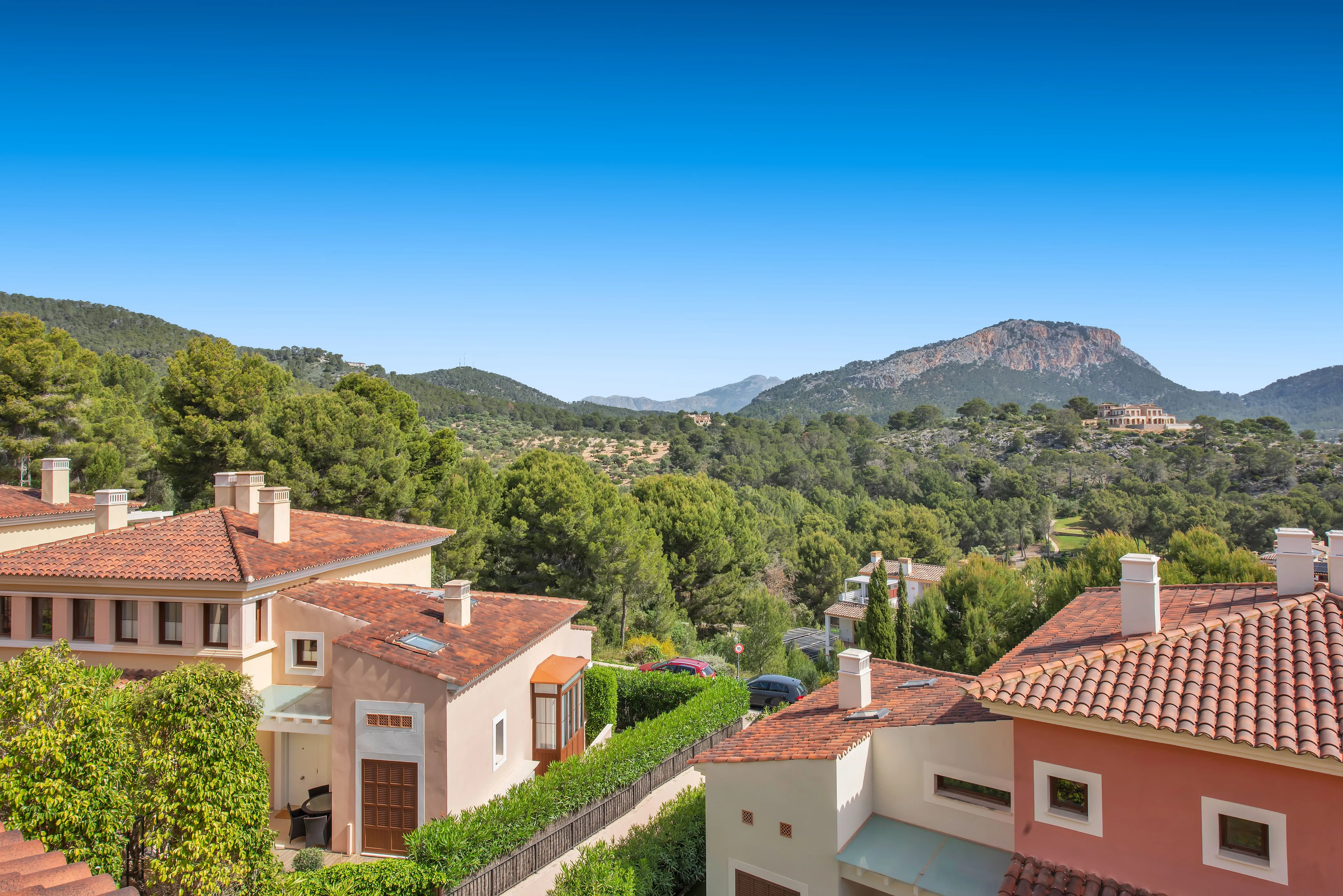 Charming terraced house in an exclusive golf community-14