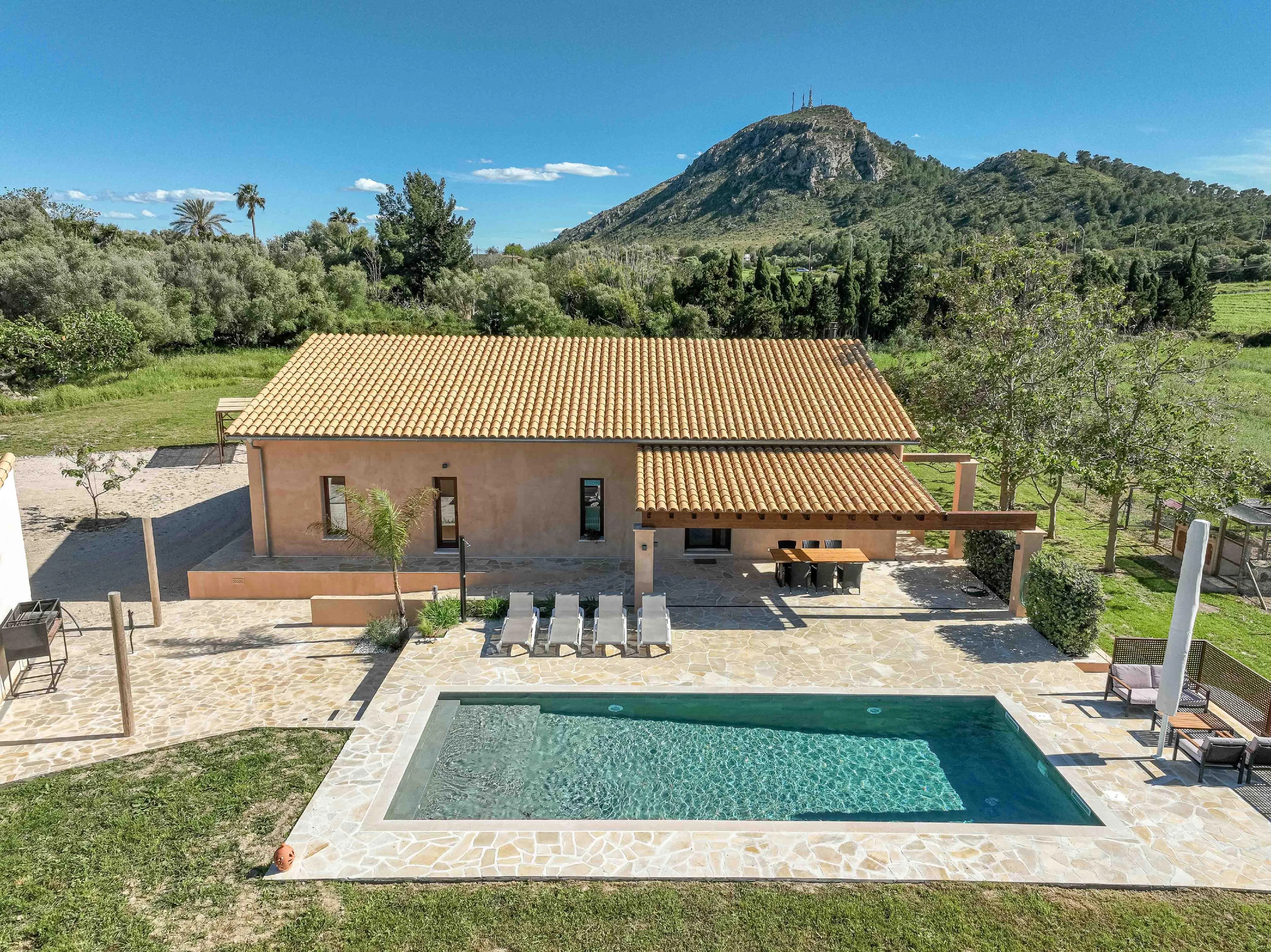 Magnificent Estate with Guest House and Unbeatable Location in Alcúdia-1