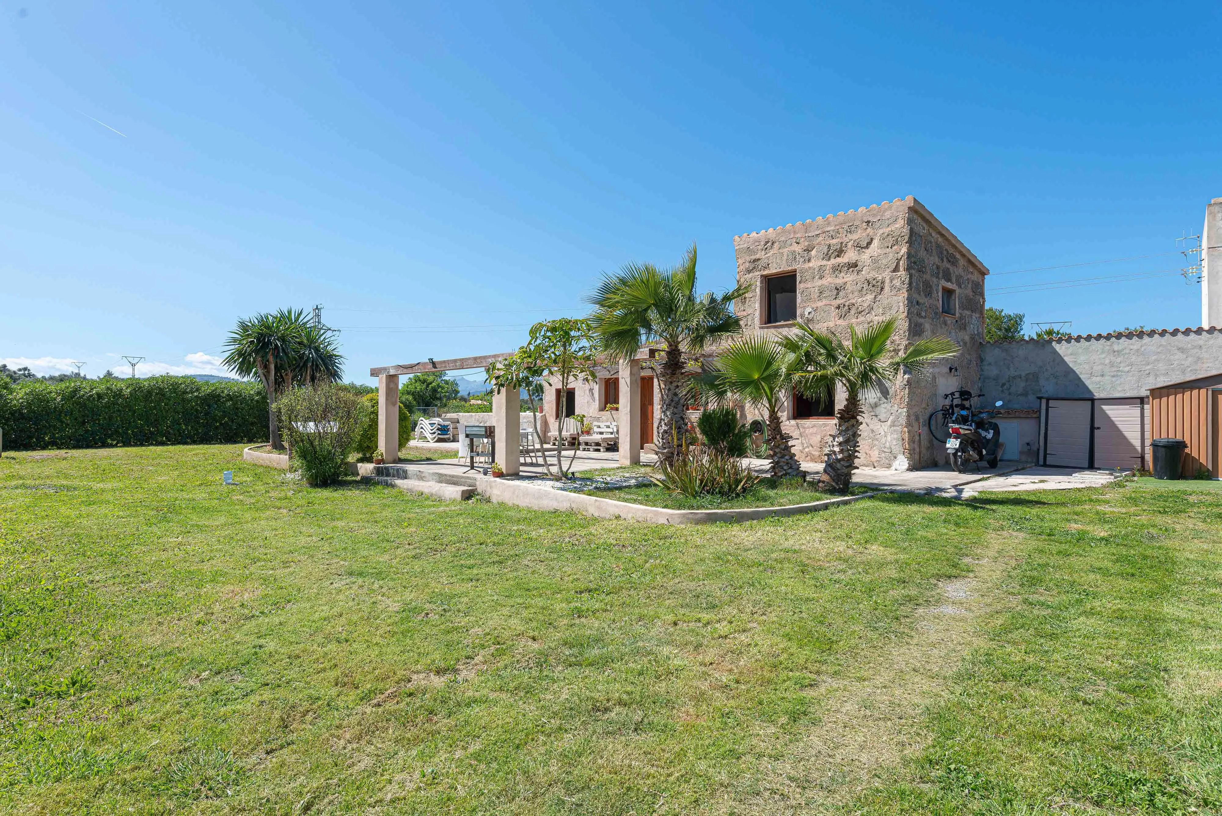 Magnificent Estate with Guest House and Unbeatable Location in Alcúdia-16