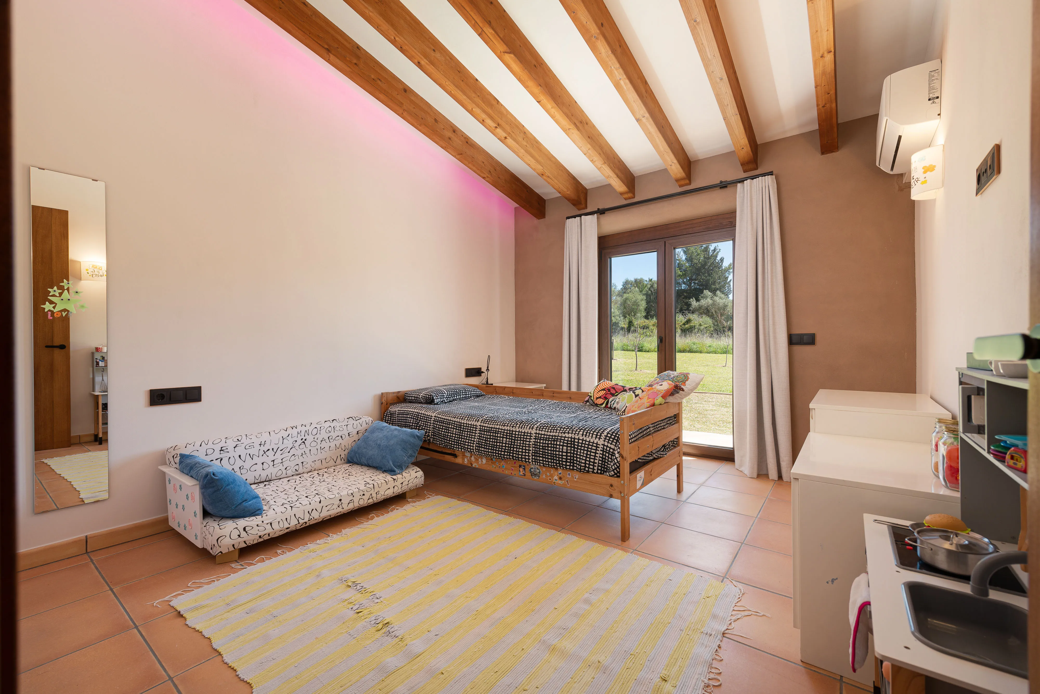 Magnificent Estate with Guest House and Unbeatable Location in Alcúdia-10