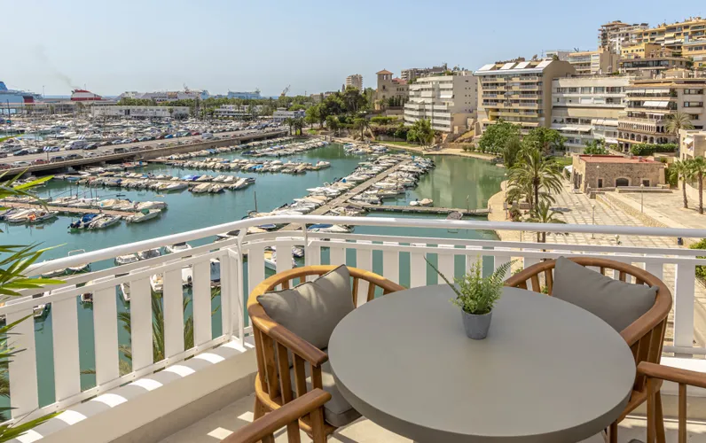 Urocze mieszkanie z widokiem na zatokę Palma