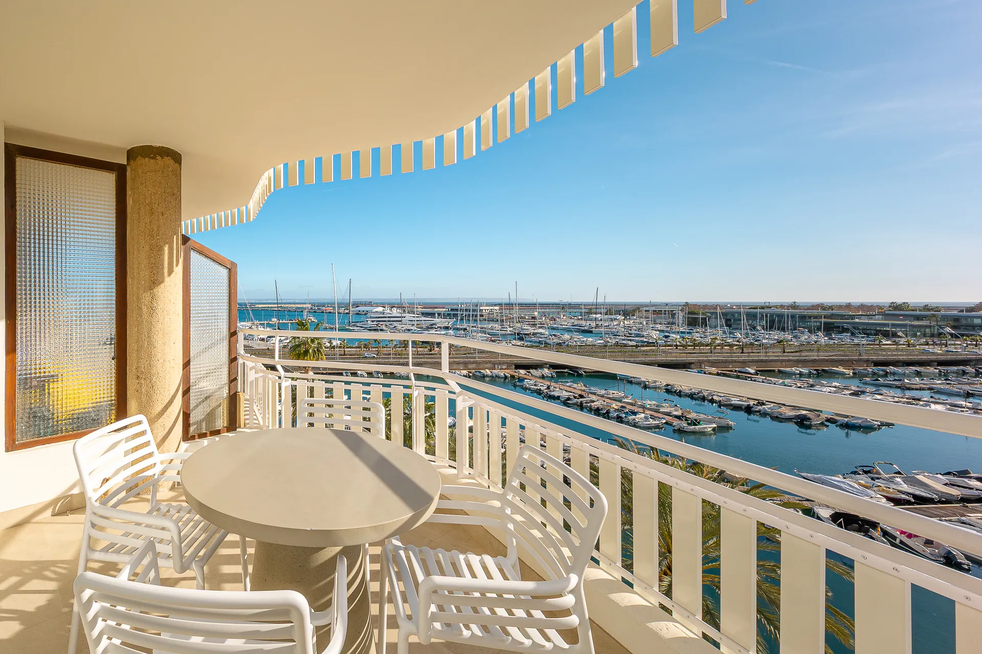 Coquet pis amb vistes a la bahia de Palma-1