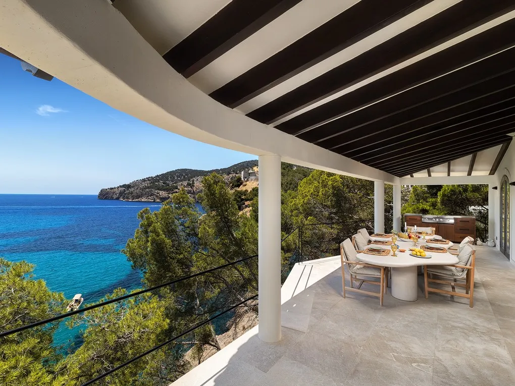 Fantastisk ejendom i første havlinje med direkte adgang til havet-7