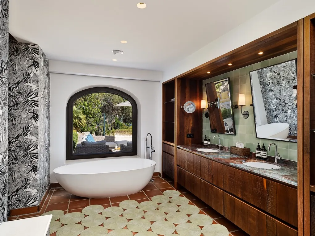 Fantastisk ejendom i første havlinje med direkte adgang til havet-13