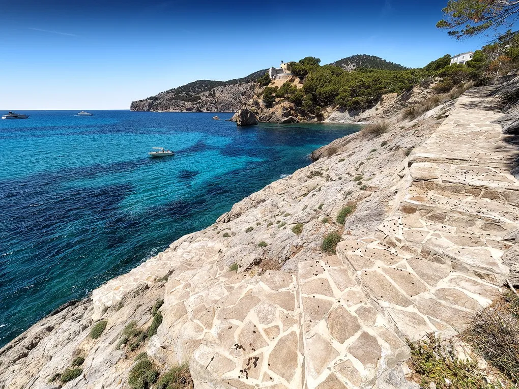 Fantastisk ejendom i første havlinje med direkte adgang til havet-25