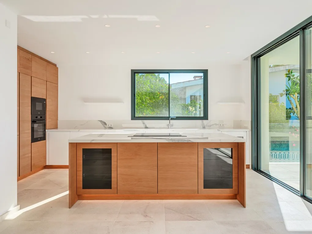 Nieuwbouw met uitzicht op zee en tuin-3