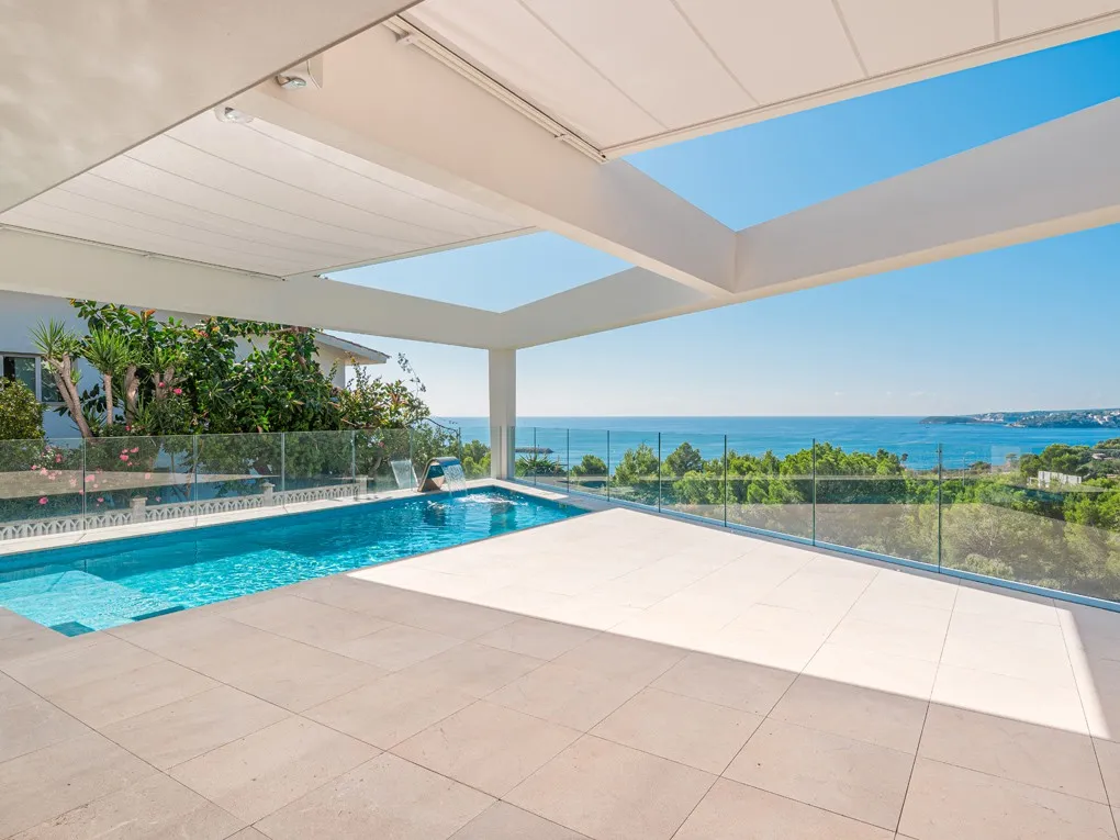 Villa moderne vue mer avec piscine et toit-terrasse-5