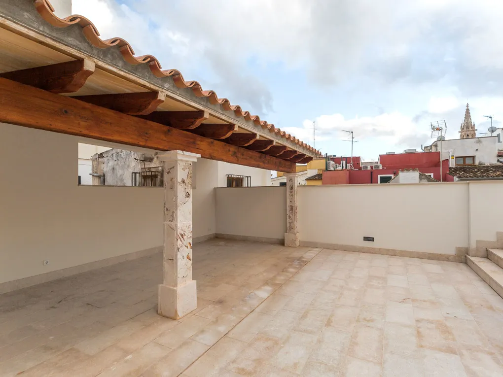 Elegant penthouse met dakterras en garage op een toplocatie in de oude stad-2